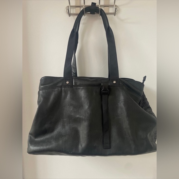 Lululemon Om The Day Bag Black Reflective Large Duffle Yoga Mat Gym Travel - Picture 7 of 16